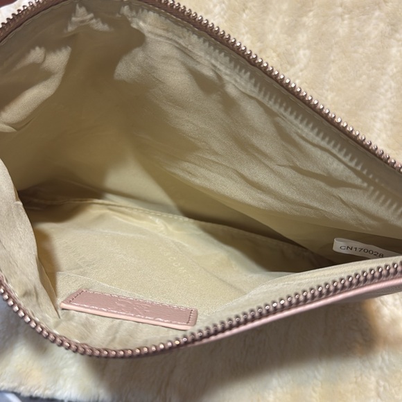 New York & Company wristlet - Picture 5 of 8